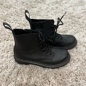 Size 4 black Dr Martens boots